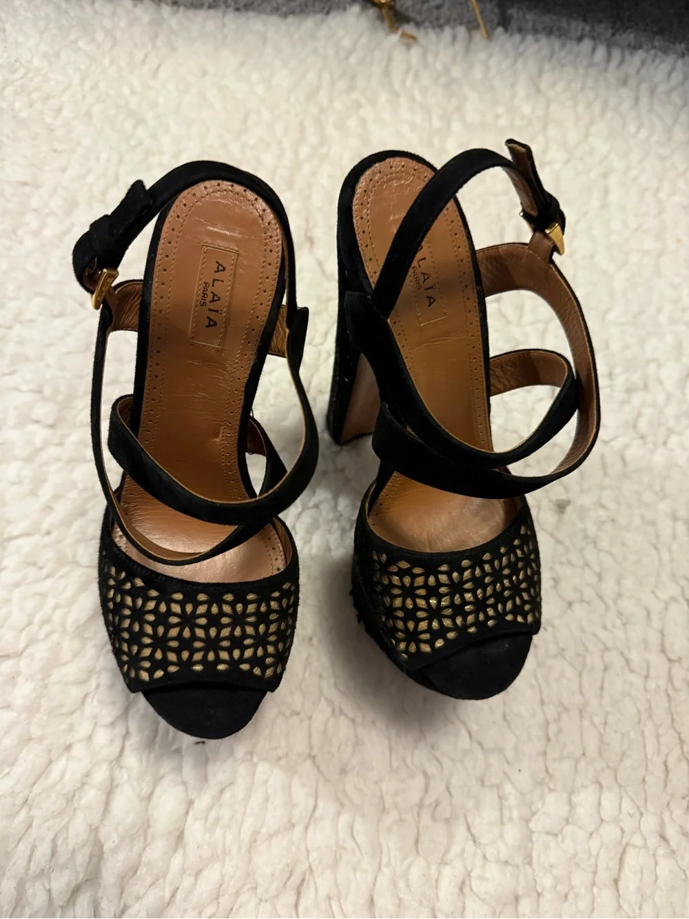 Alaia striking black